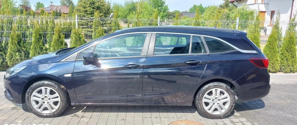 Opel Astra cena 53000 przebieg: 78474, rok produkcji 2019 z Busko-Zdrój małe 172